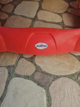 Correpasillos rojo con asiento a cuadros