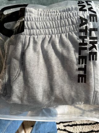 Pantalón deportivo gris Wilson