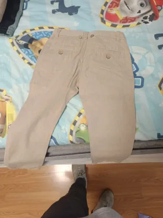 Pantalón niño Zara beige Talla 3-4 años.
