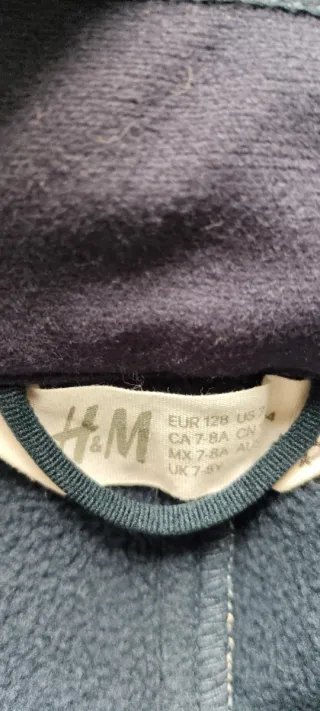 Cortavientos azul marino con capucha