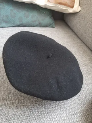 Sombrero azul marino con lazo