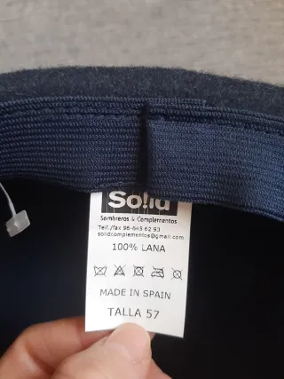 Sombrero azul marino con lazo