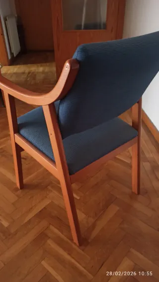 Dos sillones de salón con brazos. 20 cada uno
