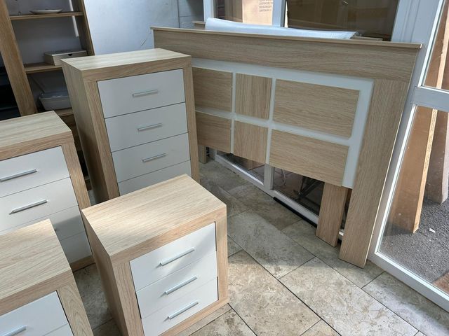 Cabecera con Mesitas de Noche y Cajonera Modelo Kiara Moderna en Blanco o Gris