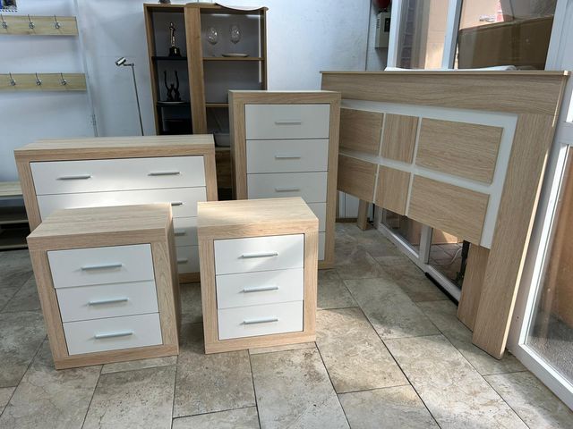 Cabecera con Mesitas de Noche y Cajonera Modelo Kiara Moderna en Blanco o Gris