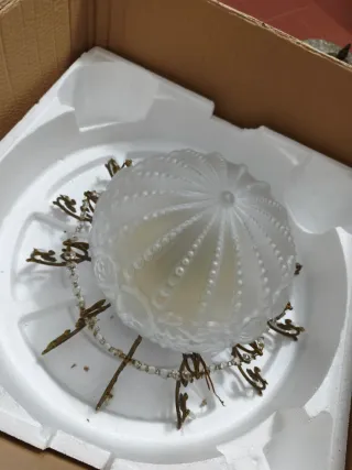 Lámpara de cristal y metal dorada