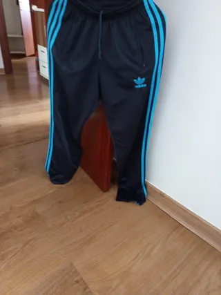 Pantalones Adidas negros y azules