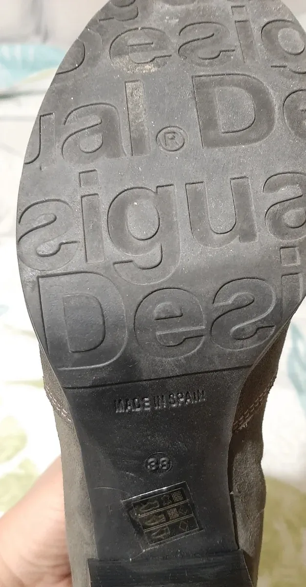 Botas Desigual marrón con rosa