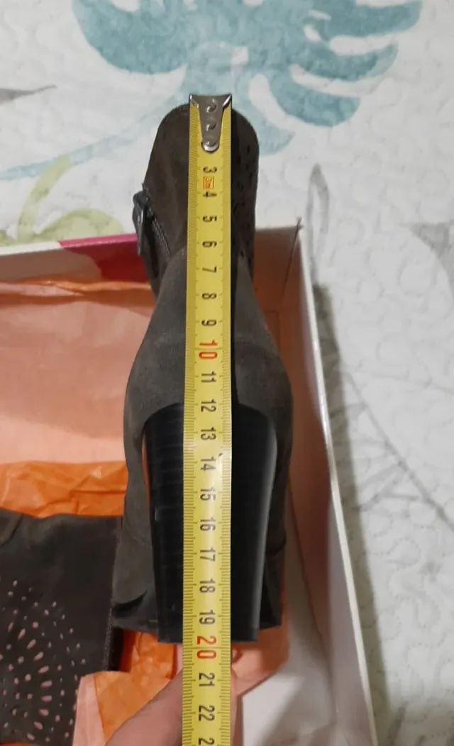 Botas Desigual marrón con rosa