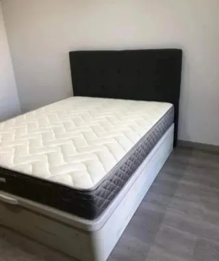 Canapé de madera con colchones viscoelástica