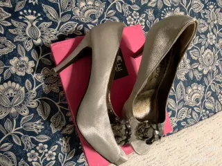 Zapatos de fiesta plateados Maria Mare talla 40