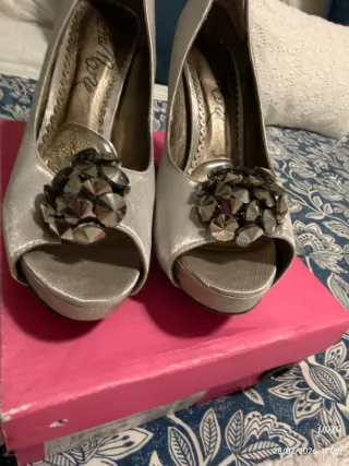 Zapatos de fiesta plateados Maria Mare talla 40