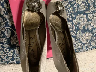 Zapatos de fiesta plateados Maria Mare talla 40