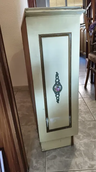 Mueble recibidor mármol y oro