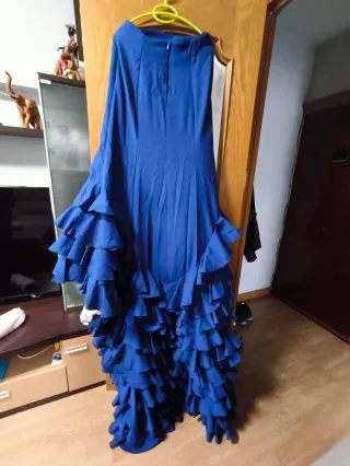 Bata de cola flamenca azul