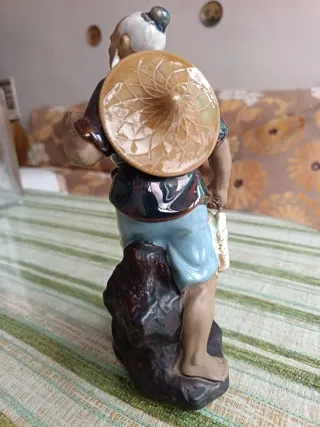 Figura porcelana pescador chino