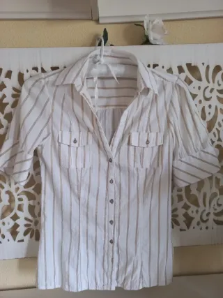 Camisa Zara rayas beige y blanca elástica