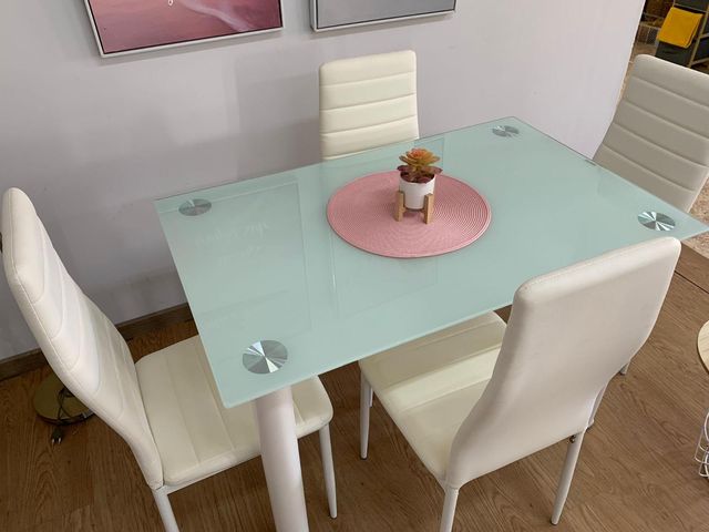 Mesa de Comedor de Cristal + 4 Sillas de Piel Sintética (110*70)