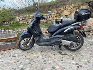 vendo Piaggio Beverly 125 Negra  Acepto el cambio