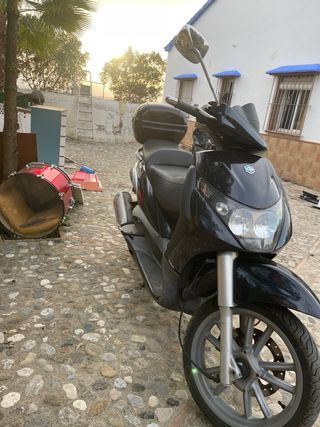 vendo Piaggio Beverly 125 Negra  Acepto el cambio
