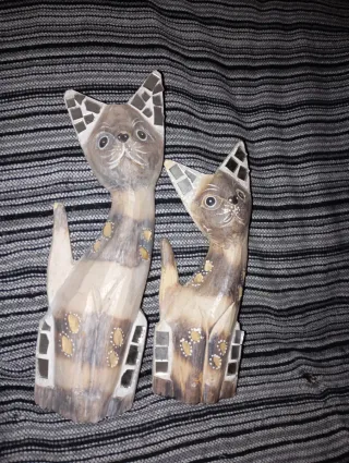 Figuras de Gatos de Madera Decorativas