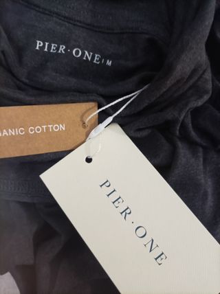 Camiseta Pier One cuello alto negra