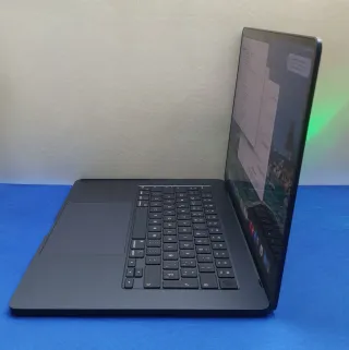 Portatile MacBook Air 15 M3 8GB RAM 256GB SSD 2024