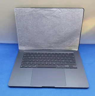 Portatile MacBook Air 15 M3 8GB RAM 256GB SSD 2024