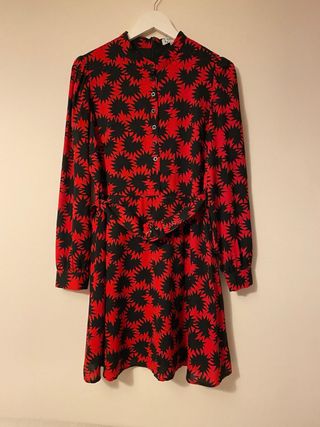 Vestido rojo y negro con cinturón