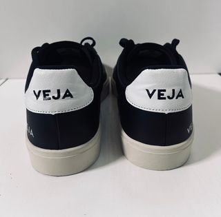 Zapatillas Veja Campo Talla 43 Negras y Blancas.