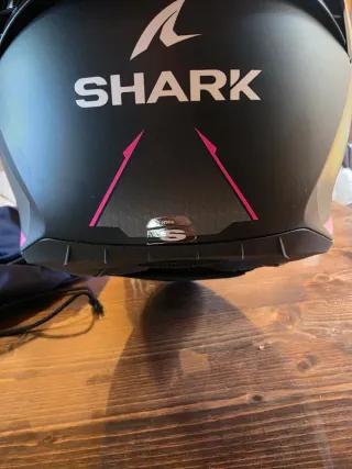 Casco Shark Negro y Rosa
