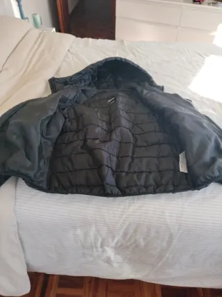 Abrigo de hombre ligero acolchado negro