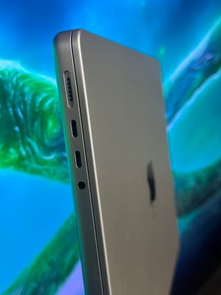 Macbook Pro 14" Chip M3 da 2 TB di disco - Nuovo