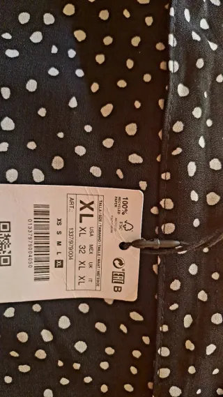 Falda Stradivarius negra topos blancos talla XL