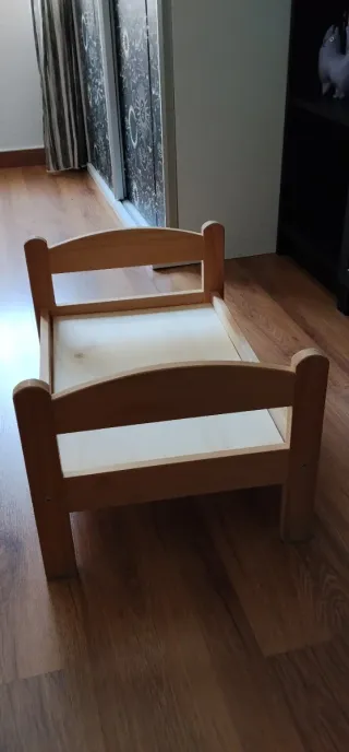 Cama de madera para mascotas