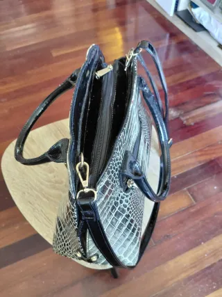 Bolso de mano y hombro efecto piel