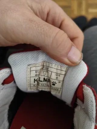 Zapatillas Kelme y TS rojas y negras