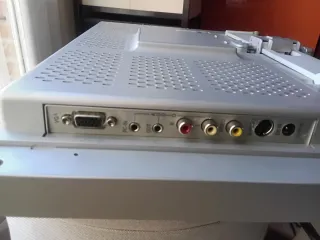 Monitor/TV Airis con altoparlanti inclusi nel monitor