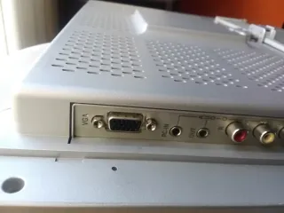 Monitor/TV Airis con altoparlanti inclusi nel monitor