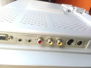 Monitor/TV Airis con altoparlanti inclusi nel monitor