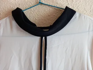 Blusa Zara Clásica Blanca y Negra