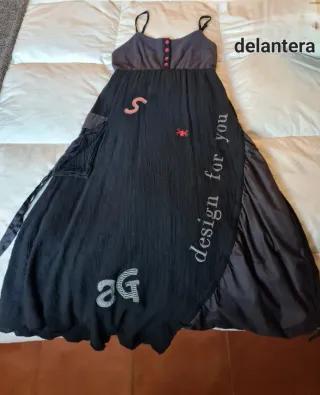 Vestido largo negro con diseño geométrico