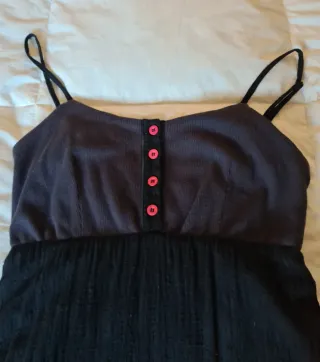 Vestido largo negro con diseño geométrico