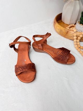 Sandalias de piel marrón Talla 39