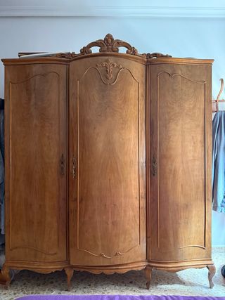 Armario antiguo de madera