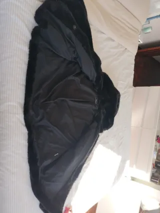 Chaquetón de mujer de  pelo cálido y confortable.