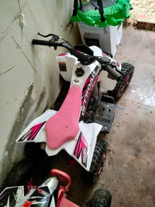 Quad infantil rosa y blanco