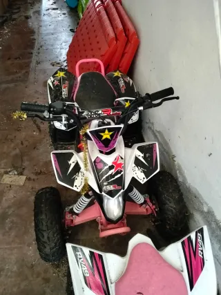 Quad infantil rosa y blanco