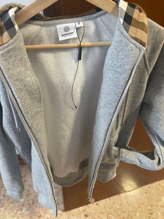 Sudadera gris y camiseta negra Talla M