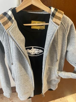 Sudadera gris y camiseta negra Talla M